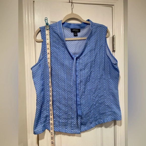 Jordan Pleated Front Bow Tie Neck Sleeveless Blue White Polka Dot Blouse Size L - Picture 7 of 7